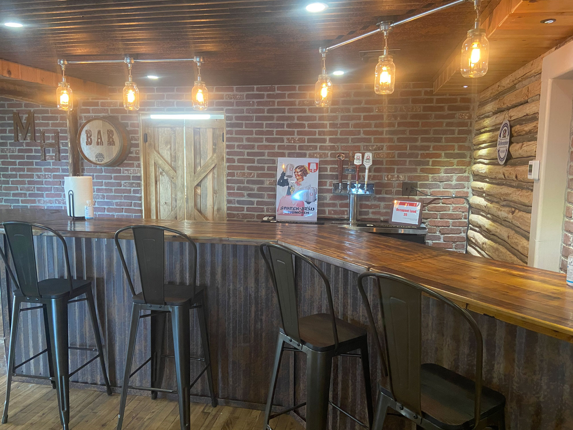 Munich-Haus-interior-bar-header